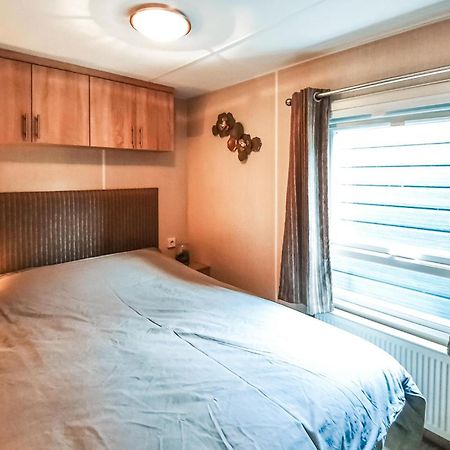 3 Bedroom Beautiful Home In Heinkenszand Bagian luar foto