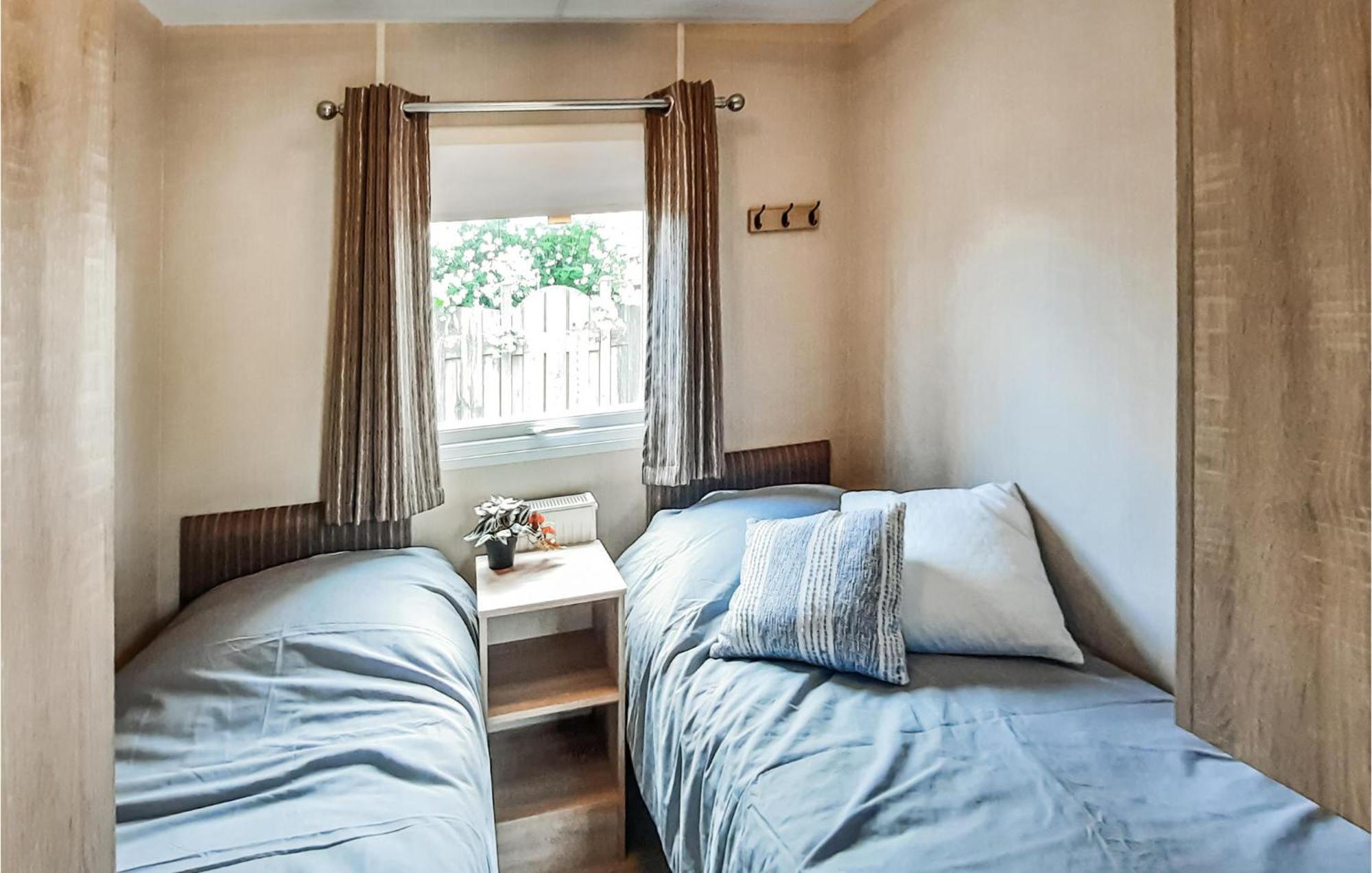 3 Bedroom Beautiful Home In Heinkenszand Bagian luar foto
