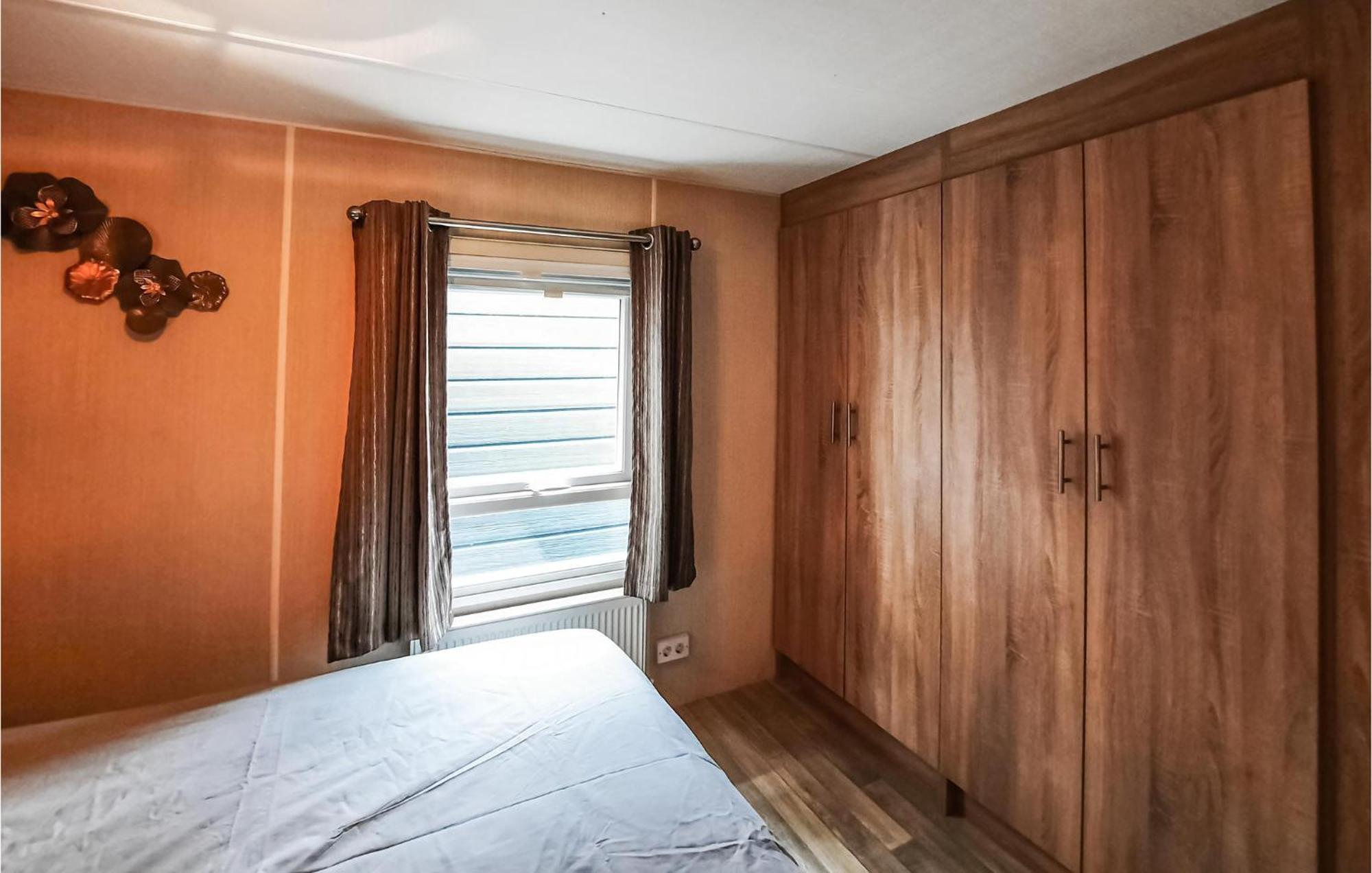 3 Bedroom Beautiful Home In Heinkenszand Bagian luar foto